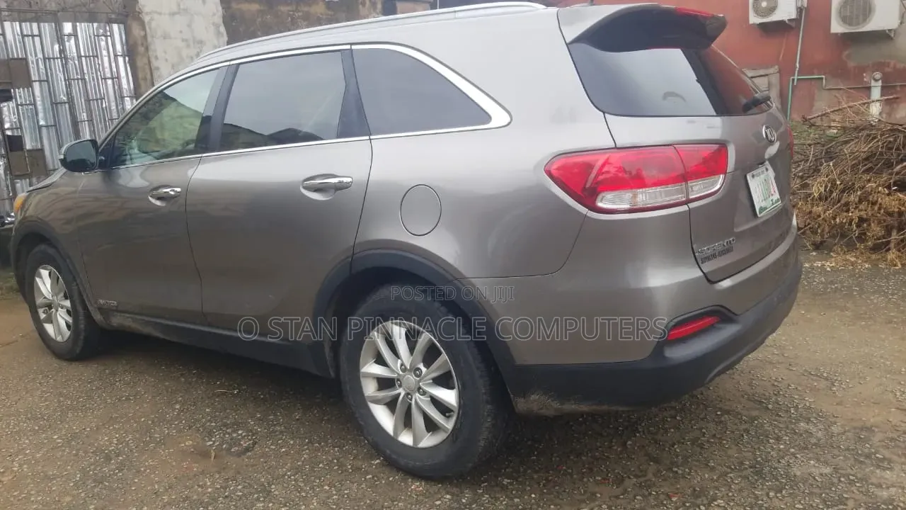 Kia Sorento 4dr SUV 2016 Gray