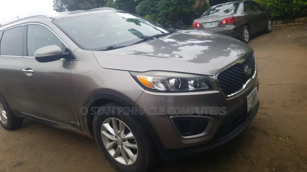 Kia Sorento 4dr SUV 2016 Gray