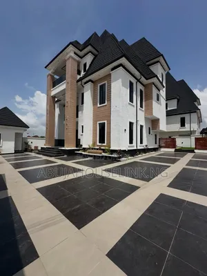 6bdrm Duplex in Sunnyvale Estate, Dakwo District for sale