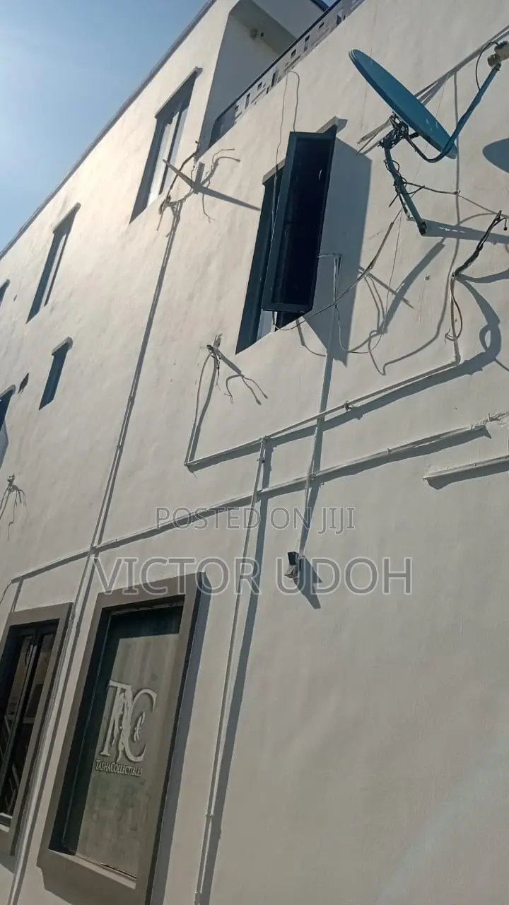 3 Floor Apartment Building