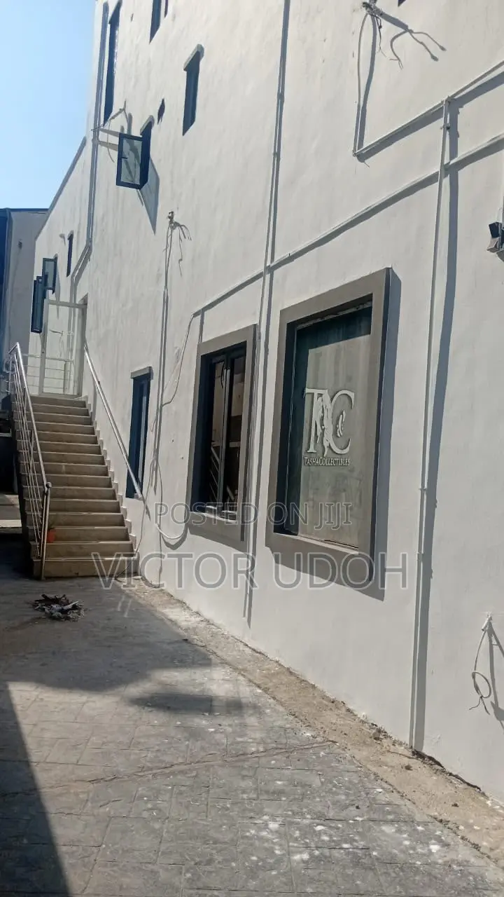 3 Floor Apartment Building