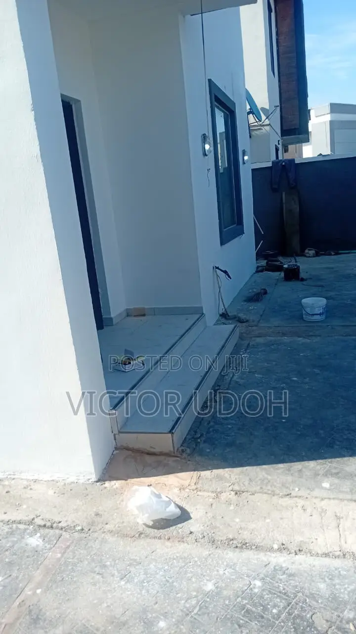 3 Floor Apartment Building