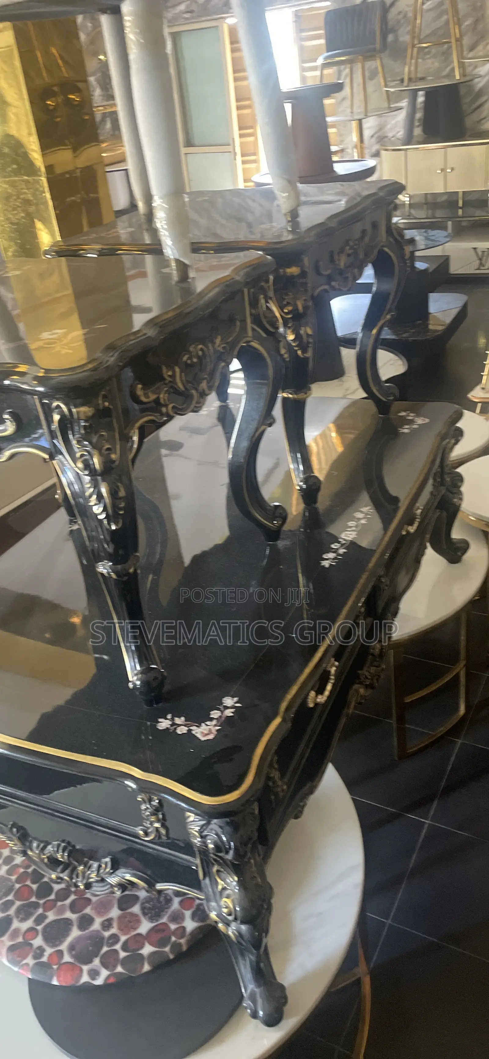 Royal Antique Center Table With Sides 2 Stools