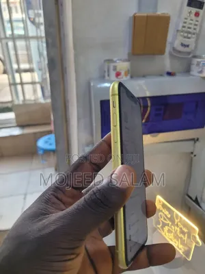 Apple iPhone 11 64 GB Yellow