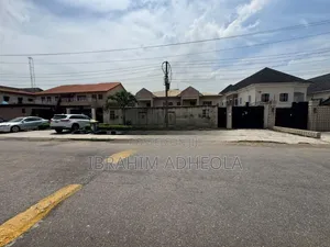 Land Measuring 900sqm With a Demolishable Structure on It, in a Love
