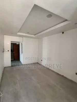2bdrm Apartment in Inside An Estate, Lekki Phase 1 for rent