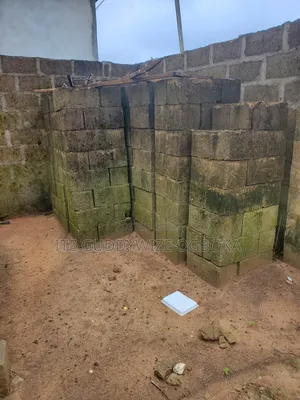9-Inch Building Blocks for Sale in Omoku – ₦800 Each (Non-Negotiable)