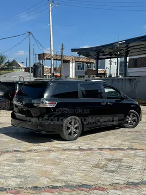 Toyota Sienna SE 8 Passenger (3.5L 6cyl 8A) 2017 Black