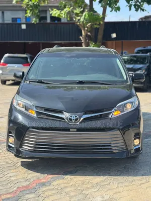 Toyota Sienna SE 8 Passenger (3.5L 6cyl 8A) 2017 Black