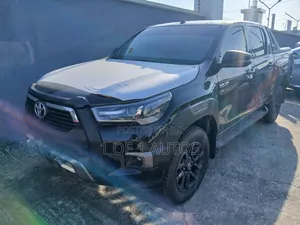 New Toyota Hilux 2025 Black