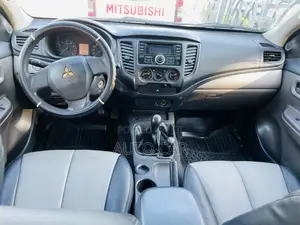 Mitsubishi L200 2016 Silver
