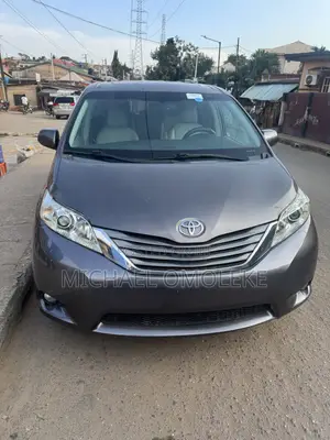 Toyota Sienna XLE 7 Passenger 2012 Gray