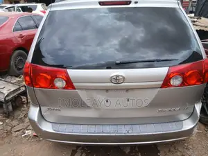 Toyota Sienna LE AWD 2006 Gold