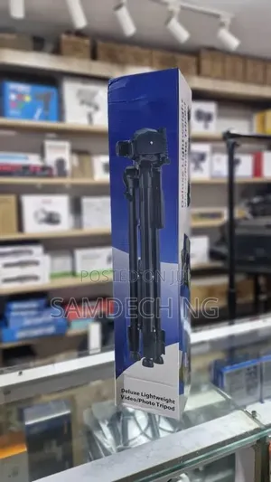 Deluxe Lightweight Tripod