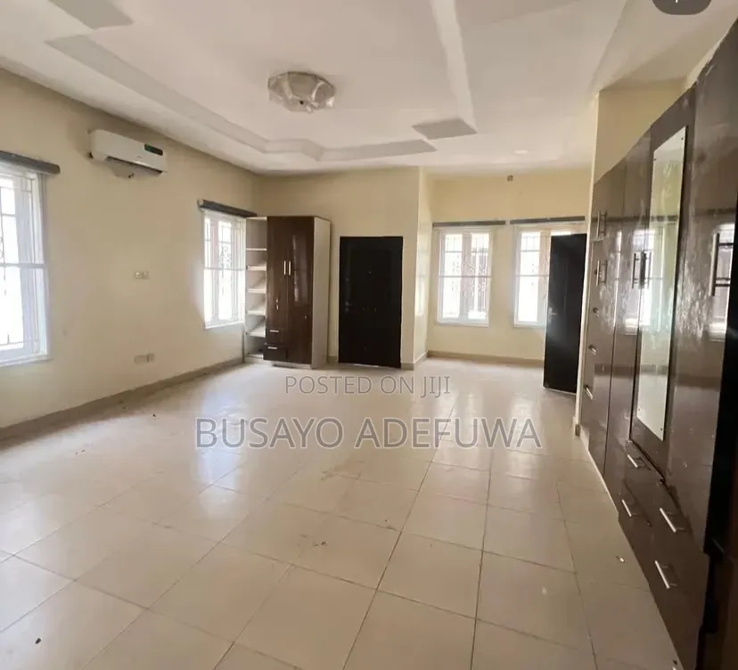 4bdrm Duplex in Chevron Drive for rent