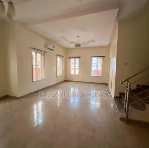 4bdrm Duplex in Chevron Drive for rent