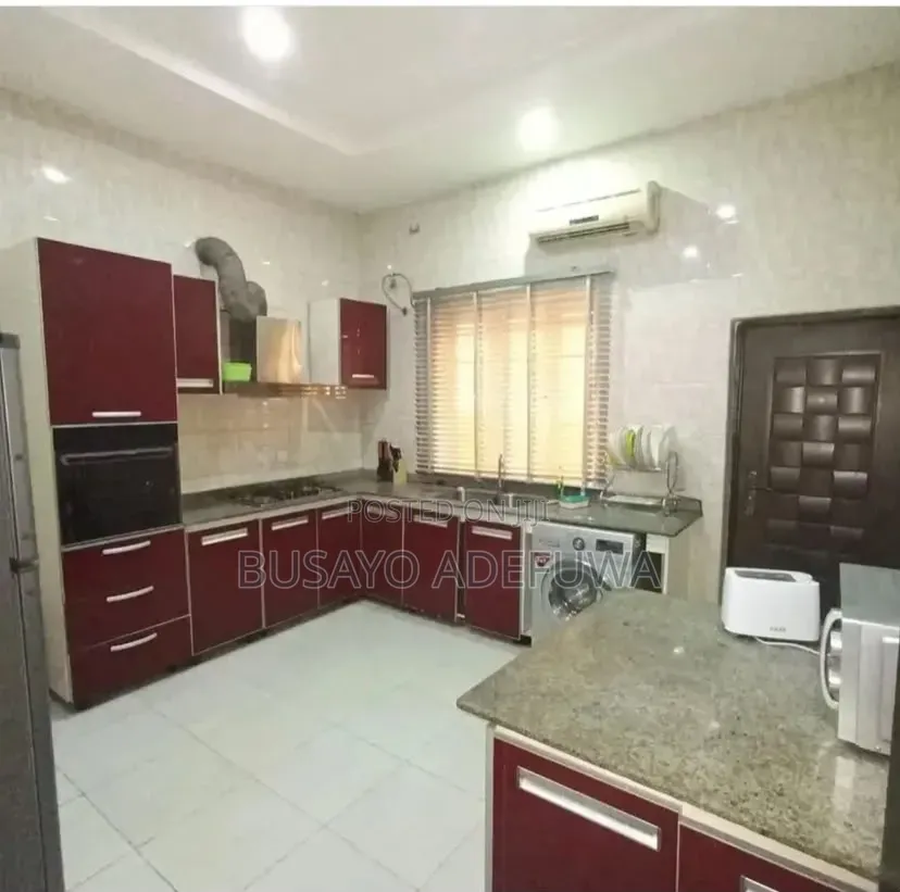 4bdrm Duplex in Chevron Drive for rent