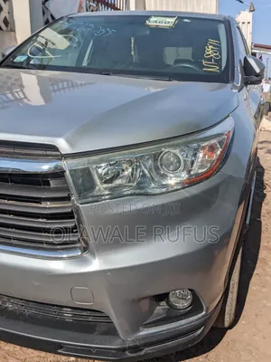 Toyota Highlander LE 4dr SUV (3.5L 6cyl 6A) 2015 Silver