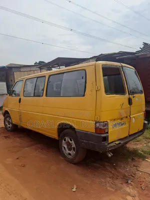 Volkswagen Transporter 2003 Yellow