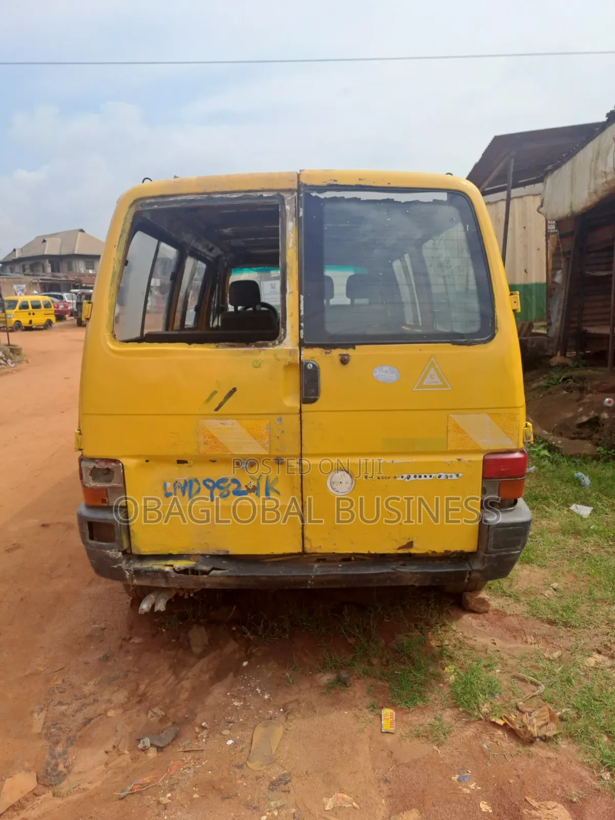 Volkswagen Transporter 2003 Yellow