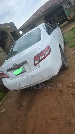 Toyota Camry XLE V6 4dr Sedan (3.5L 6cyl 6AM) 2010 White