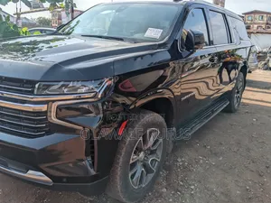Chevrolet Suburban 2022 Black