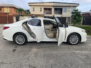 Lexus ES 350 FWD 2014 White