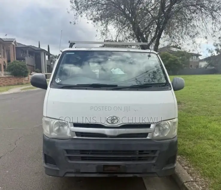 Toyota HiAce 2011 White