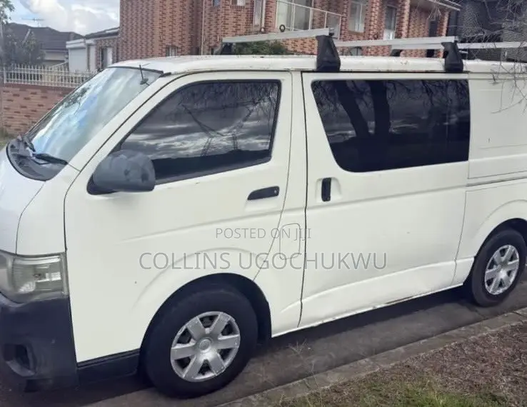 Toyota HiAce 2011 White