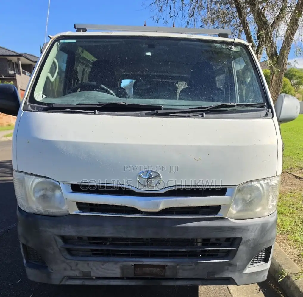 Toyota HiAce 2011 White