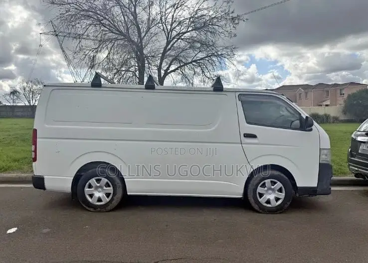 Toyota HiAce 2011 White