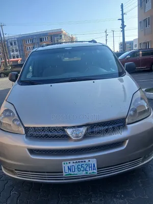 Toyota Sienna 2005 Gold
