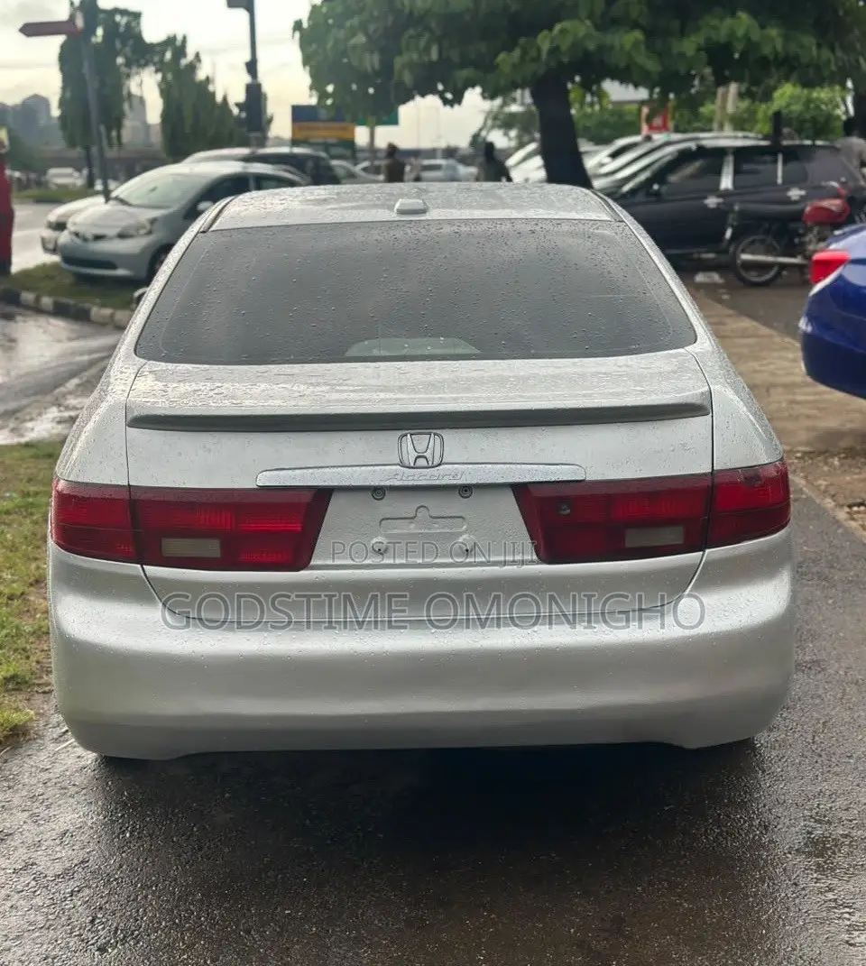 Honda Accord 2005 Silver