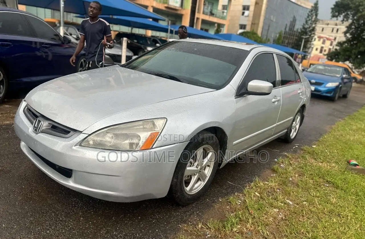 Honda Accord 2005 Silver