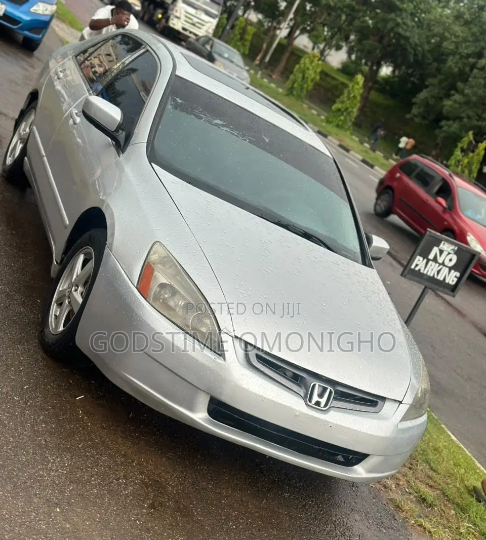 Honda Accord 2005 Silver