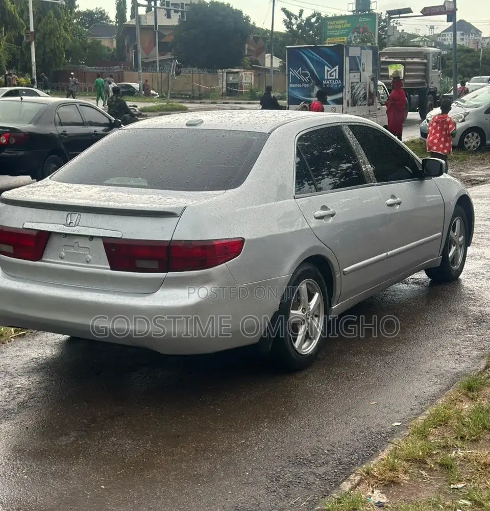 Honda Accord 2005 Silver