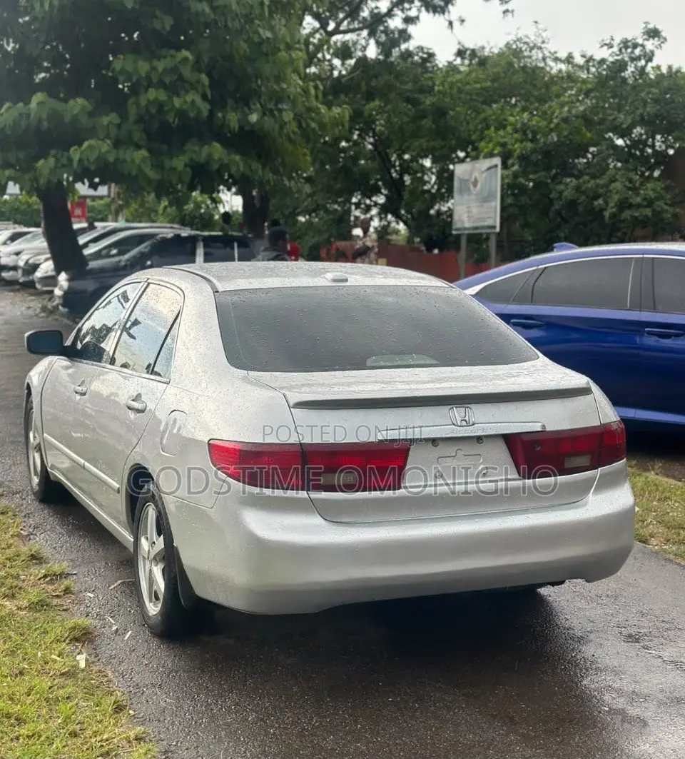 Honda Accord 2005 Silver