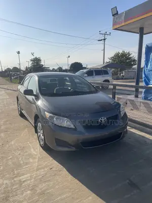 Toyota Corolla LE 4dr Sedan (1.8L 4cyl 4A) 2010