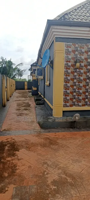 3bdrm Block of Flats in Ogheghe,Aduwawa, Benin City for sale