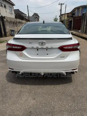 Toyota Camry XSE FWD (2.5L 4cyl 8AM) 2018 White