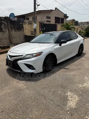 Toyota Camry XSE FWD (2.5L 4cyl 8AM) 2018 White
