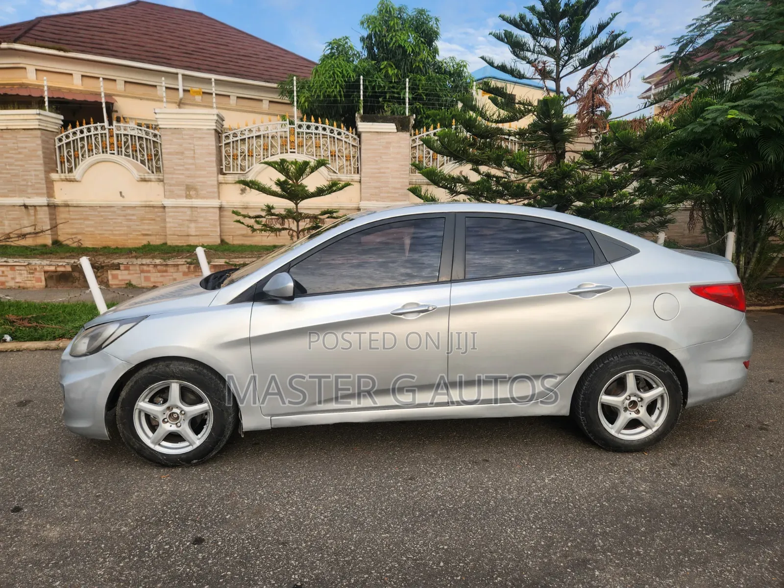 Hyundai Accent 2012 Silver
