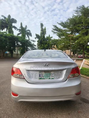 Hyundai Accent 2012 Silver