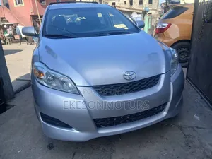 Toyota Matrix XRS Hatchback FWD (2.4L 4cyl 5A) 2009 Silver