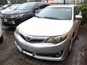 Toyota Camry SE V6 4dr Sedan (3.5L 6cyl 6A) 2013 Silver