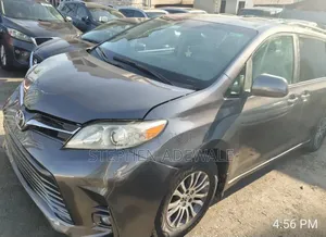 Toyota Sienna XLE Mobility Auto Access (3.5L 6cyl 8A) 2018 Gray