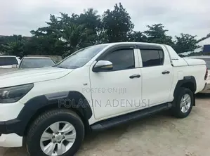 Toyota Hilux Revo Double Cab Petrol 2.7 AWD 2022 White