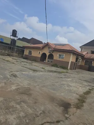 6bdrm Bungalow in Akinsiku, Abule Egba for sale