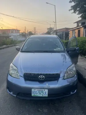 Toyota Matrix Hatchback FWD (1.8L 4cyl 5M) 2005 Gray