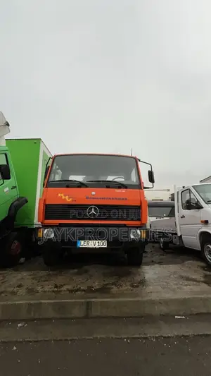 Mercedes Benz Crane